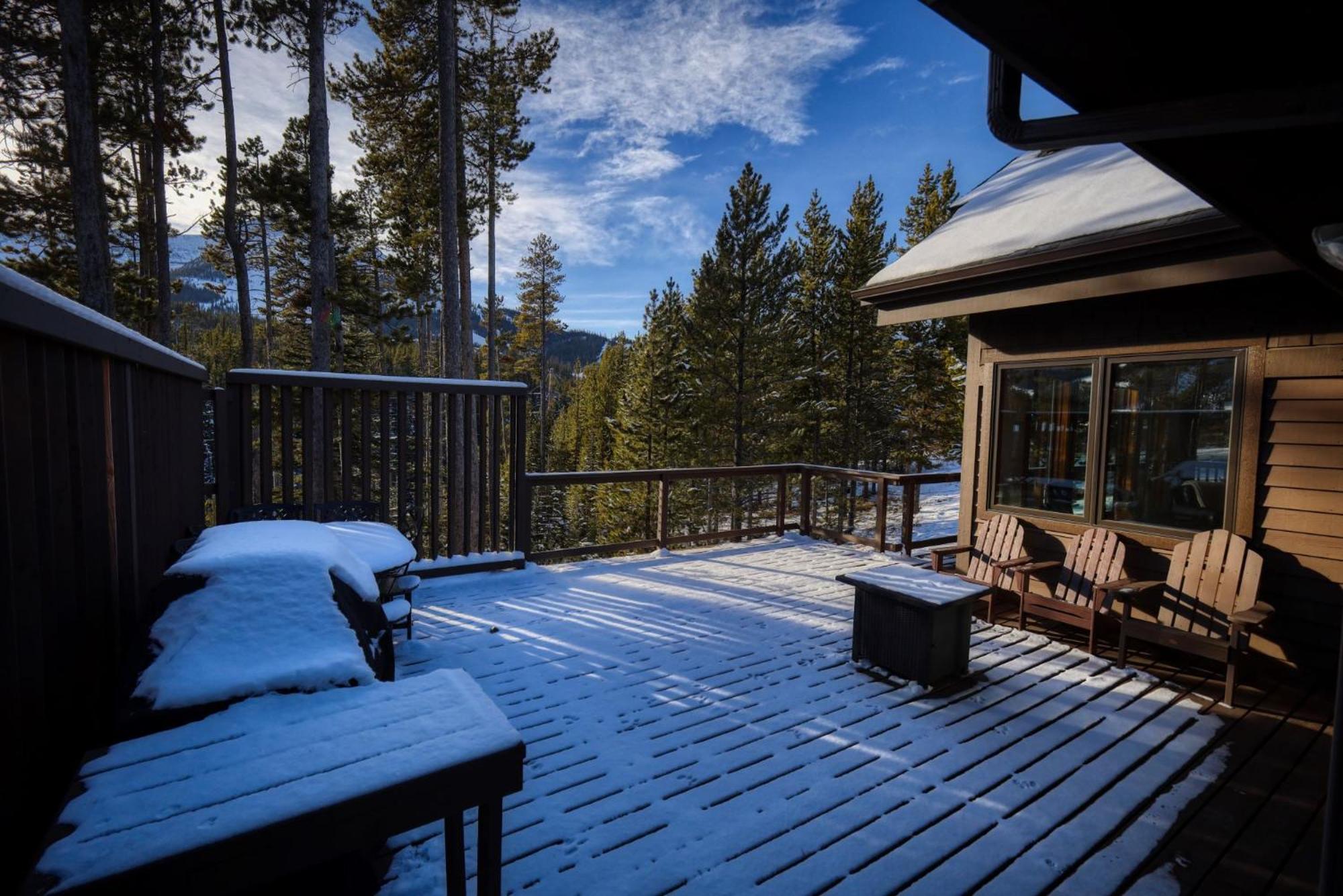 Rising Bull Lodge Big Sky Exterior photo