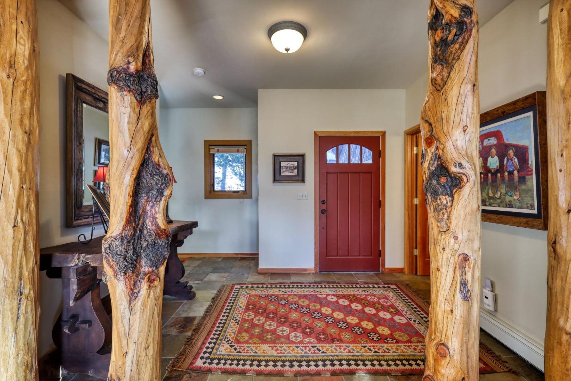 Rising Bull Lodge Big Sky Exterior photo