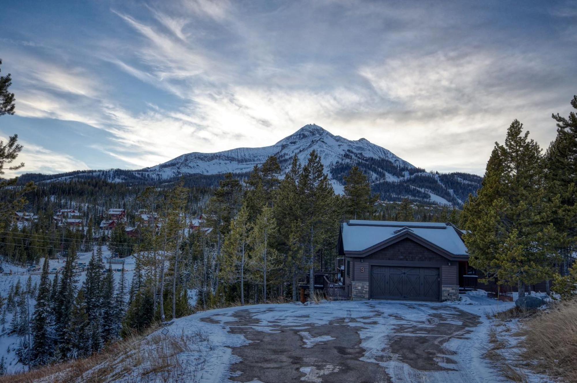 Rising Bull Lodge Big Sky Exterior photo