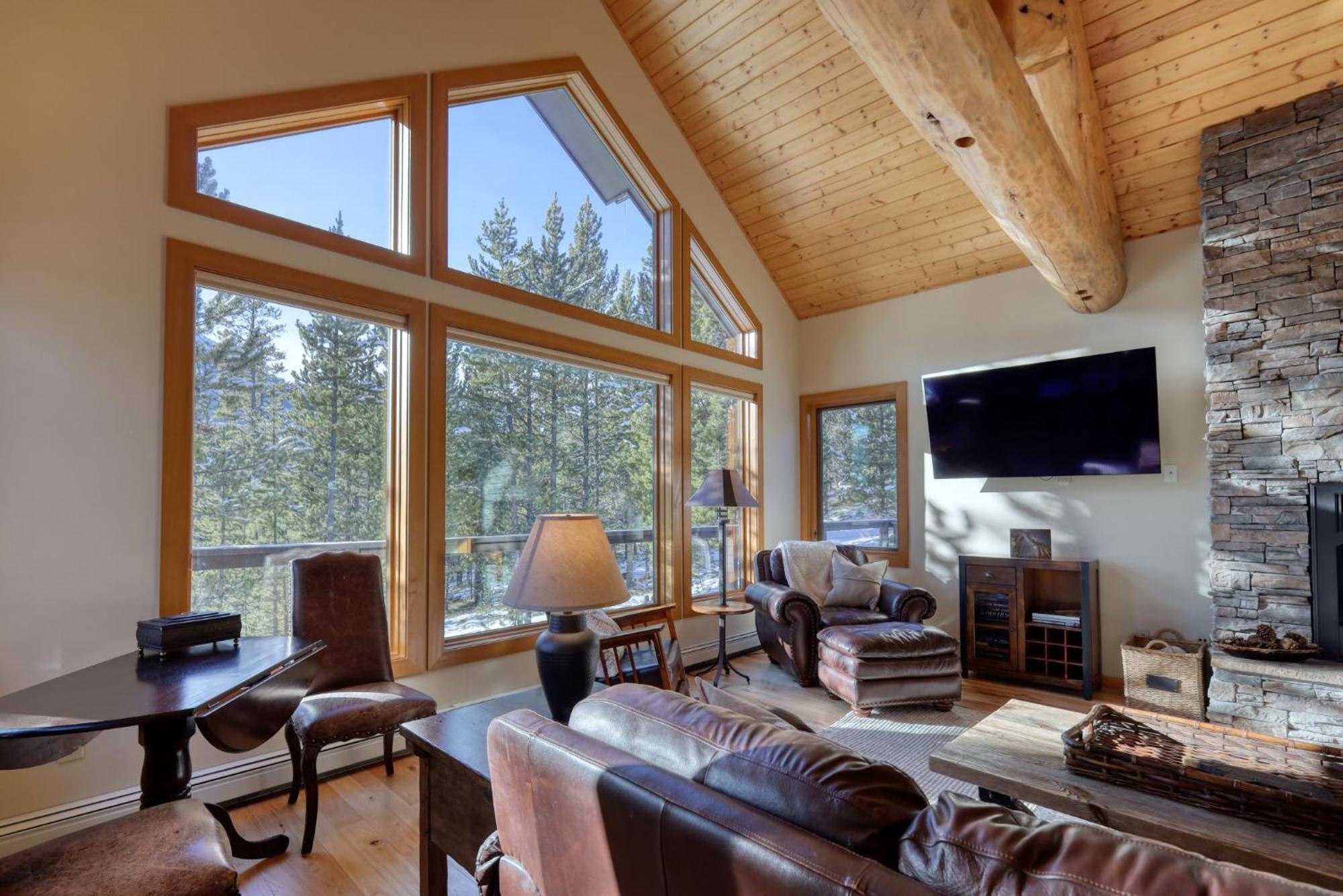 Rising Bull Lodge Big Sky Exterior photo
