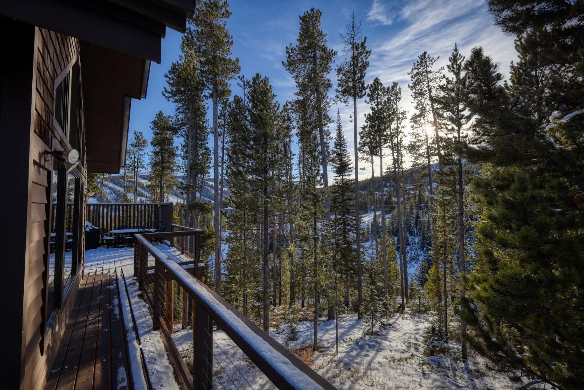 Rising Bull Lodge Big Sky Exterior photo